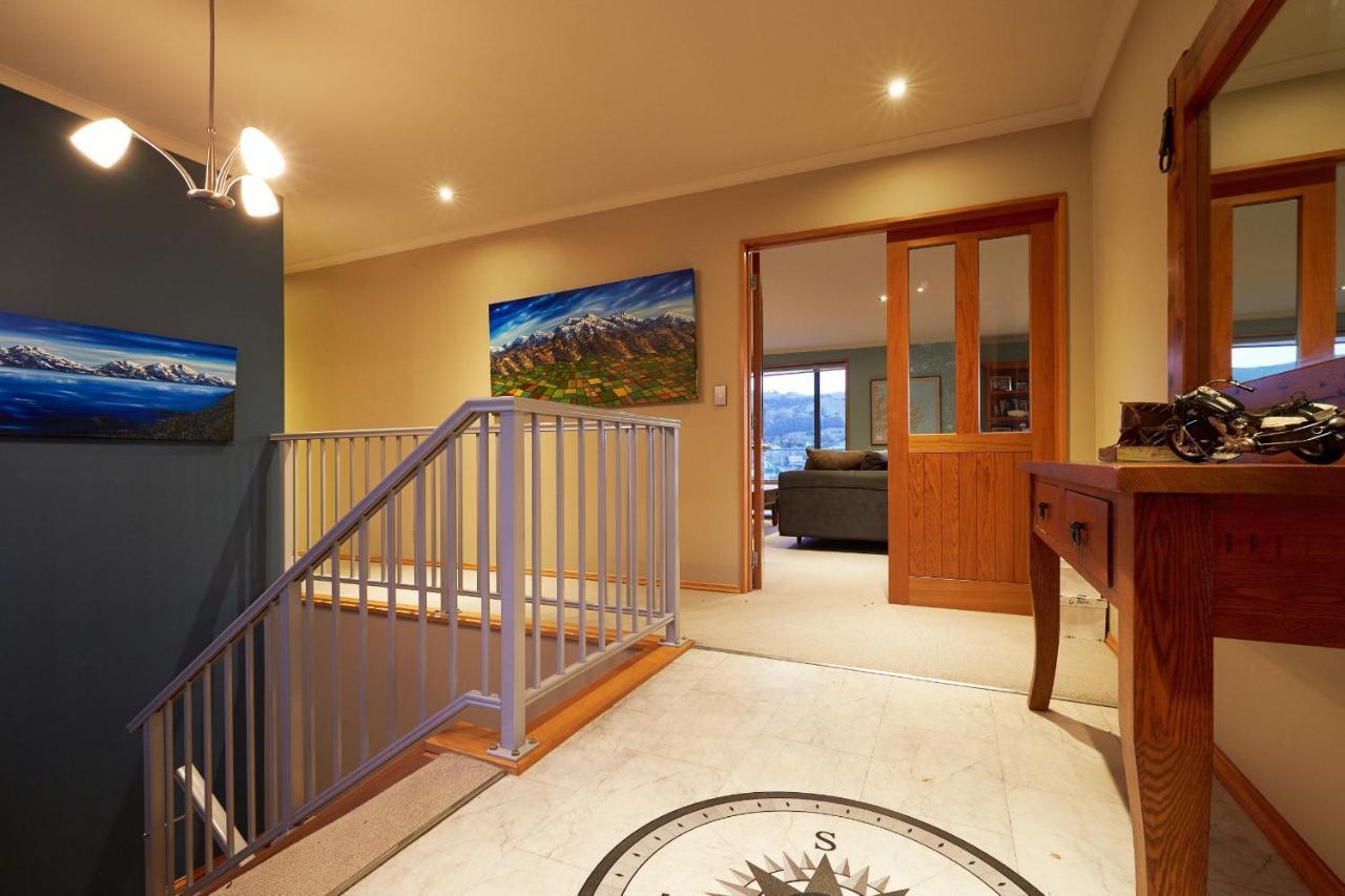 Akaroa Holiday Home Spacious And Quite With Stunning Harbour Views And Close To Town Exterior foto