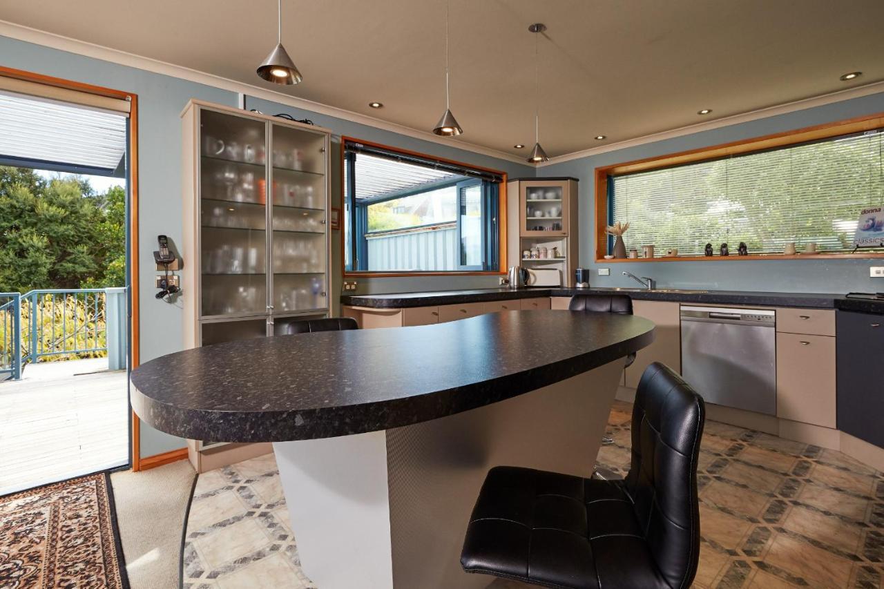 Akaroa Holiday Home Spacious And Quite With Stunning Harbour Views And Close To Town Exterior foto